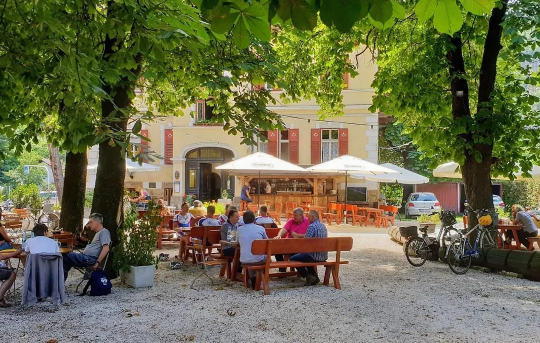 Vintage Castle Schlosshof B&B-1